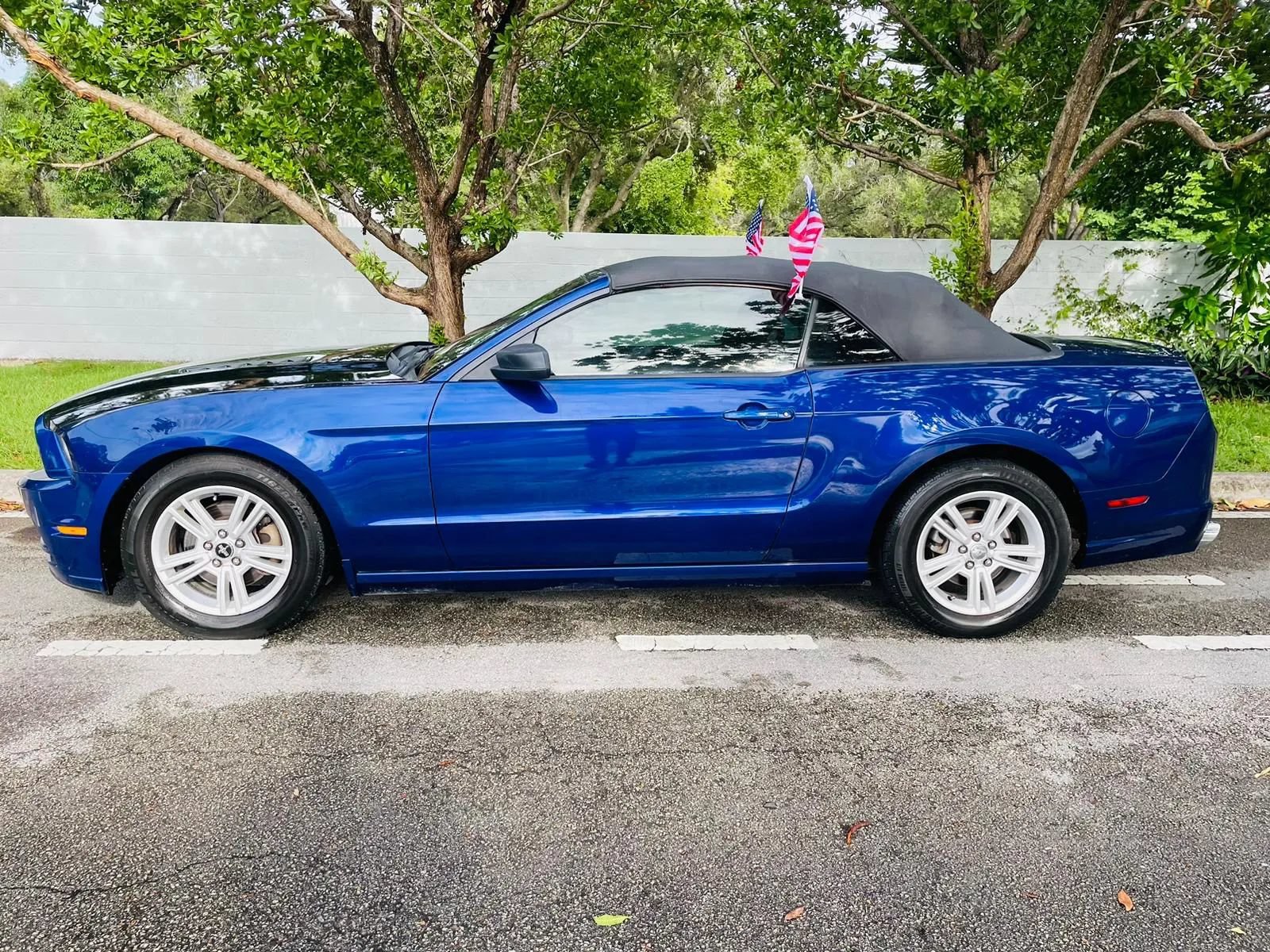 Used 2014 Ford Mustang Convertible w/ Equipment Group 102A RWD image 2