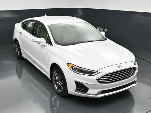 Used 2020 Ford Fusion SEL FWD image 21