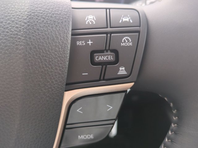 Used 2025 Toyota Crown AWD/4WD image 25
