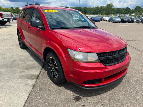 Used 2018 Dodge Journey SE w/ Connectivity Group FWD image 3