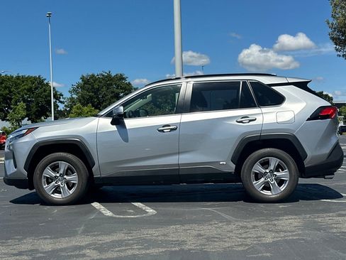 Used 2025 Toyota RAV4 XLE AWD/4WD image 7