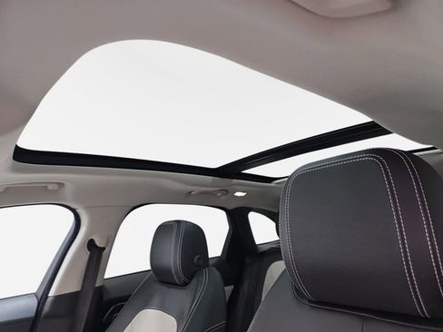 Used 2017 Jaguar F-PACE R-Sport image 25