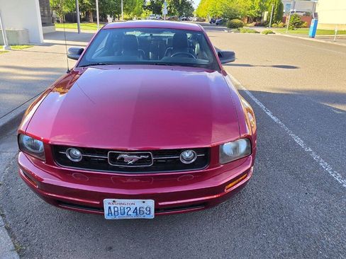 Used 2007 Ford Mustang Premium RWD image 2