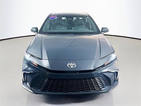 Used 2025 Toyota Camry SE image 2