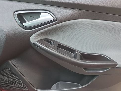 Used 2013 Ford Focus SE FWD image 20