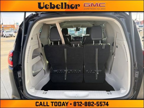 Used 2024 Chrysler Pacifica Touring-L image 12