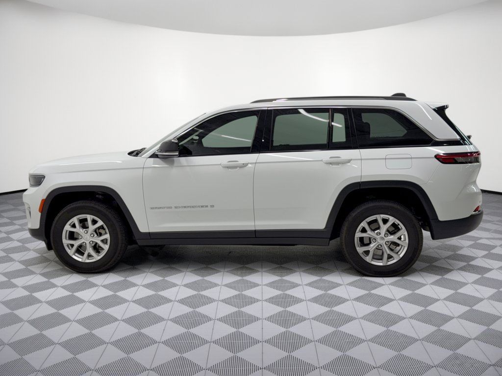 Used 2023 Jeep Grand Cherokee Limited AWD/4WD image 2