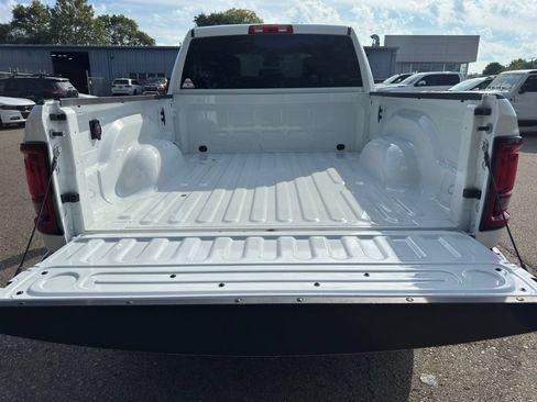 Used 2026 RAM 2500 Tradesman w/ Chrome Appearance Group AWD/4WD image 9