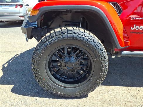 Used 2020 Jeep Wrangler Unlimited Sahara w/ Uconnect 4C Nav & Sound Group image 9