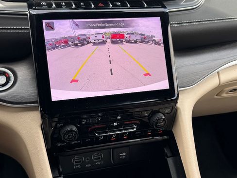 Used 2024 Jeep Grand Cherokee L Limited image 18