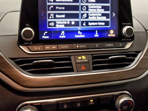 Used 2024 Nissan Altima 2.5 SV image 7