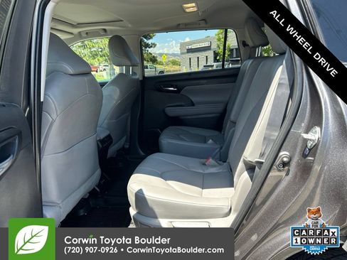 Used 2023 Toyota Highlander XLE AWD/4WD image 23