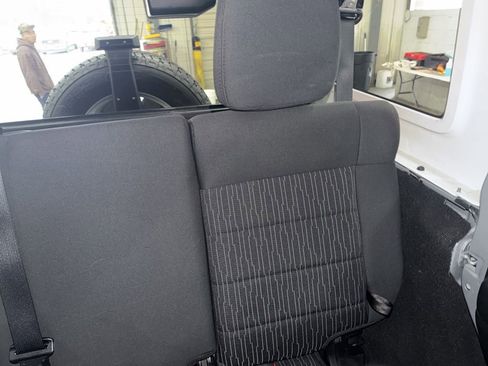 Used 2012 Jeep Wrangler Unlimited Sahara image 36