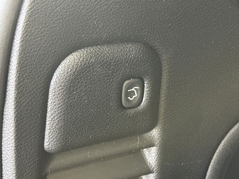 Used 2022 Jeep Grand Cherokee Limited image 15