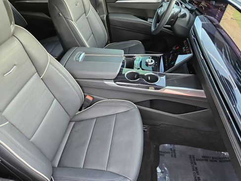 Certified 2025 Cadillac Escalade ESV Sport w/ LPO, Floor Liner Package image 17