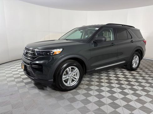 Certified 2023 Ford Explorer XLT AWD/4WD image 3