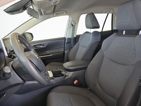 Used 2025 Toyota RAV4 XLE AWD/4WD image 19
