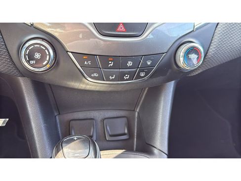 Used 2017 Chevrolet Cruze LT FWD image 19