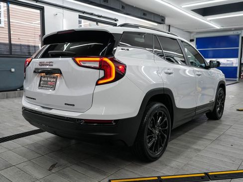Used 2023 GMC Terrain SLE w/ Driver Convenience Package image 8