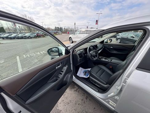 Used 2023 Nissan Rogue SV w/ SV Premium B Package AWD/4WD image 18