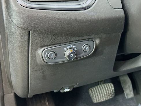 Used 2021 Chevrolet Equinox LT image 12