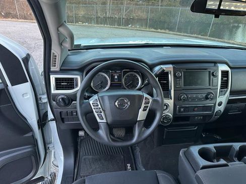 Used 2019 Nissan Titan SV image 21