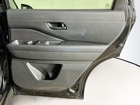 Used 2025 Nissan Pathfinder SV AWD/4WD image 31