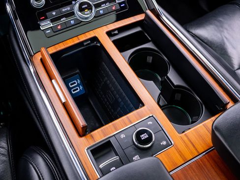 Used 2019 Lincoln Navigator Reserve AWD/4WD image 31
