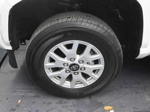 Used 2024 Toyota Tacoma SR RWD image 9