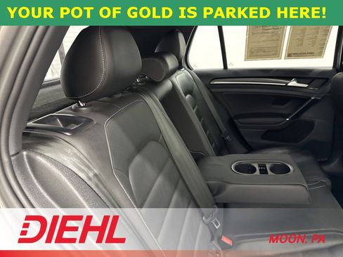 Used 2017 Volkswagen Golf R 4-Door image 10