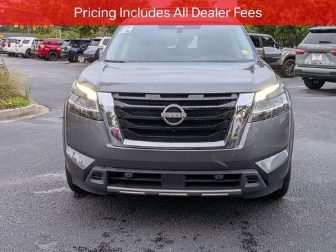 Used 2024 Nissan Pathfinder SL w/ SL Premium Package FWD image 9