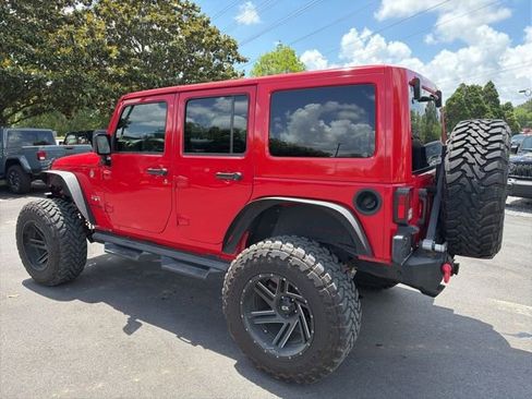 Used 2018 Jeep Wrangler Unlimited Sahara w/ Max Tow Package AWD/4WD image 5