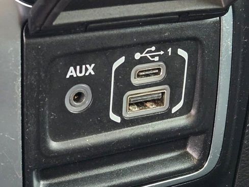 Used 2020 Jeep Wrangler Sport image 21