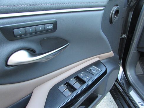 Used 2025 Lexus ES 300h w/ Premium Package FWD image 7