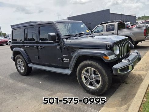 Used 2018 Jeep Wrangler Unlimited Sahara AWD/4WD image 7