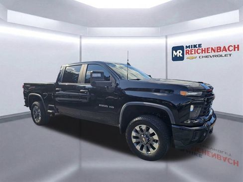 Used 2024 Chevrolet Silverado 2500 Custom w/ Custom Convenience Package RWD image 2
