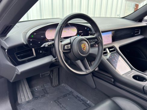 Used 2021 Porsche Taycan image 14