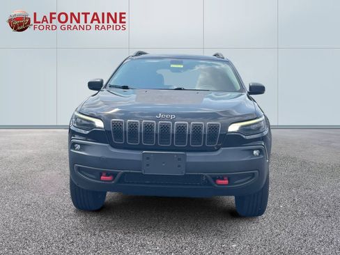 Used 2019 Jeep Cherokee Trailhawk AWD/4WD image 2