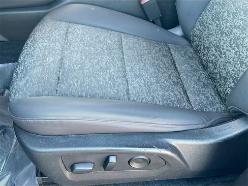 Used 2023 Chevrolet Colorado Z71 w/ Z71 Convenience Package 2 image 19