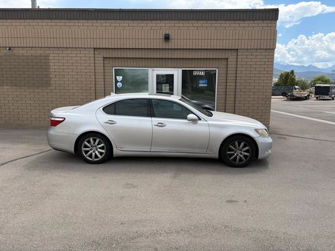 Used 2007 Lexus LS 460 RWD image 2