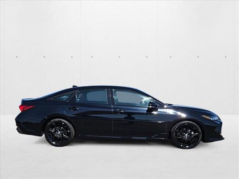 Used 2022 Toyota Avalon XSE image 4