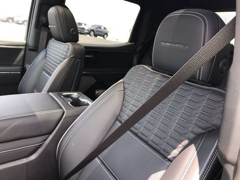 Used 2025 GMC Sierra EV Denali AWD/4WD image 11