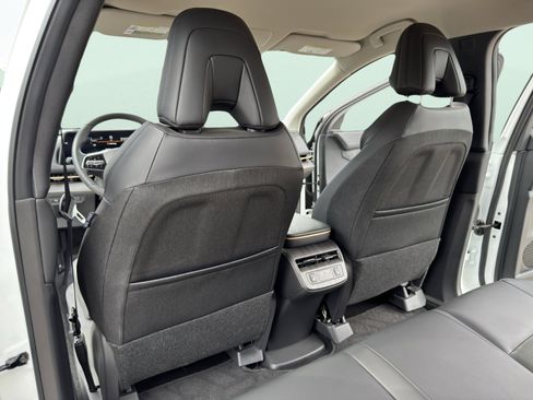 Used 2025 Nissan Ariya FWD image 33