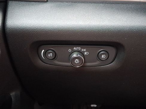 Used 2020 Chevrolet Traverse LT FWD image 23