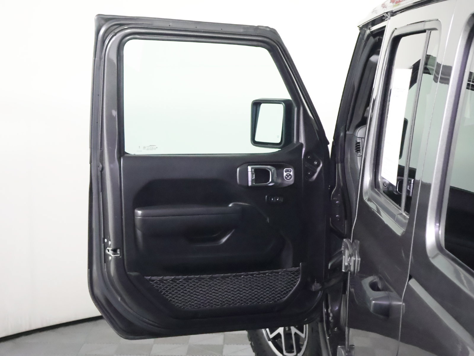 Used 2025 Jeep Wrangler Unlimited Rubicon AWD/4WD image 24