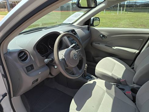 Used 2013 Nissan Versa SV FWD image 12