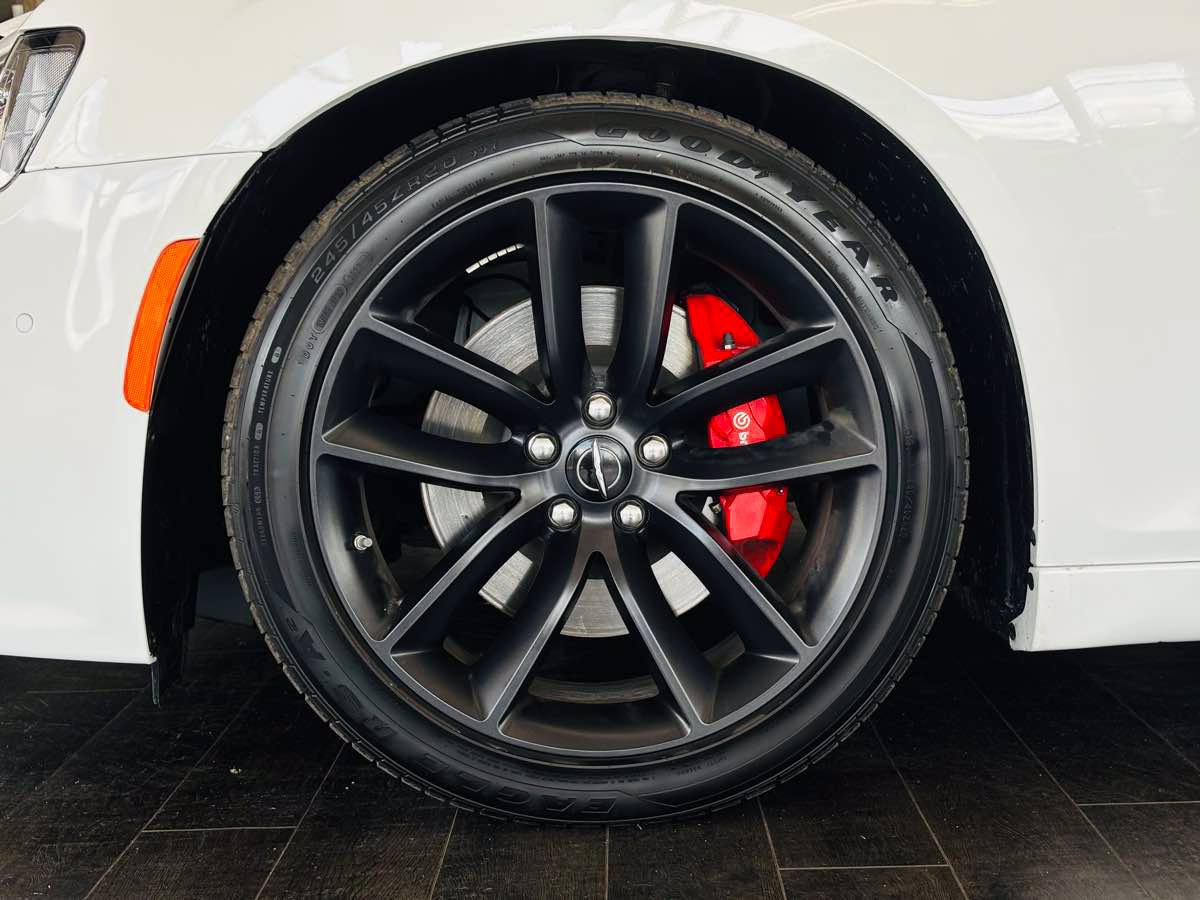 Used 2023 Chrysler 300 C RWD image 28