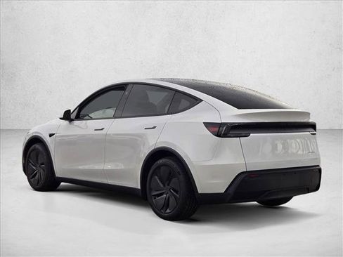 Used 2026 Tesla Model Y AWD image 7