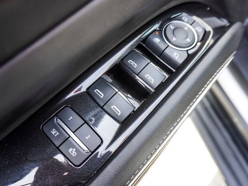 Used 2023 Cadillac Escalade Premium Luxury RWD image 21