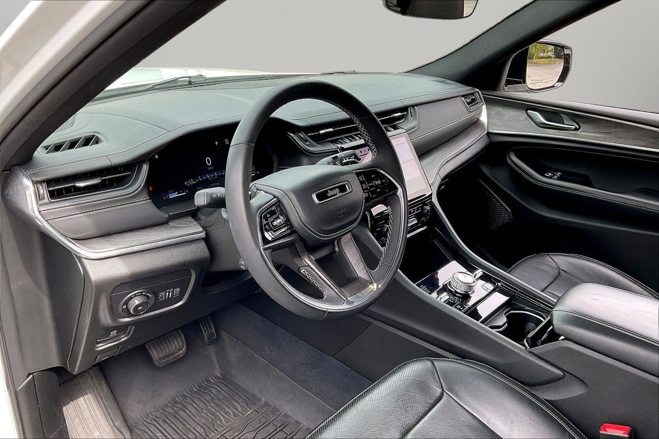 Certified 2023 Jeep Grand Cherokee L Overland AWD/4WD image 20